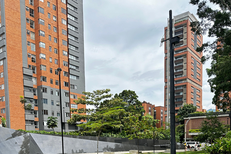 Medellín: Tour privado Pablo Escobar y &quot;Pueblito Paisa&quot;Visita Privado Pablo Escobar y Pueblito Paisa