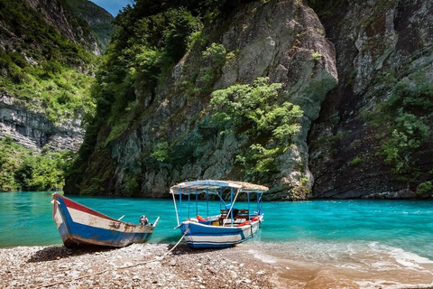 Da Tirana a Valbona: incluso il tour del lago Komani e del fiume Shala