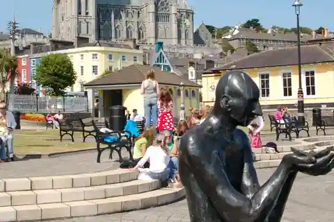 Tour de Insights Históricos de Cobh