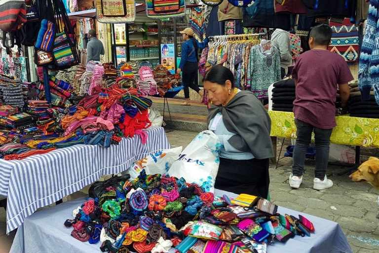 Otavalo Market en Mindo Cloud Forest Tour 3 dagen en 2 nachtenOtavalo Market en Mindo Cloud Forest kleine groep