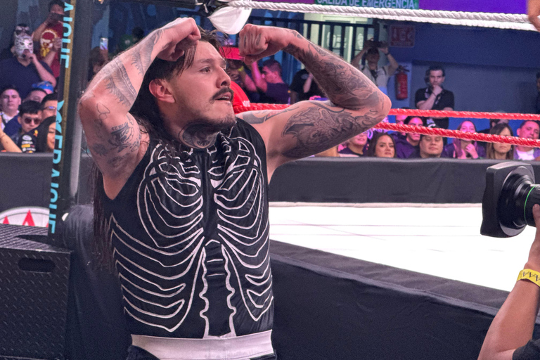 Mexico City:AAA x WWE Lucha Libre Tour with Guide and Ticket Mexico City: Lucha Libre Match with Ice Cream & Guide