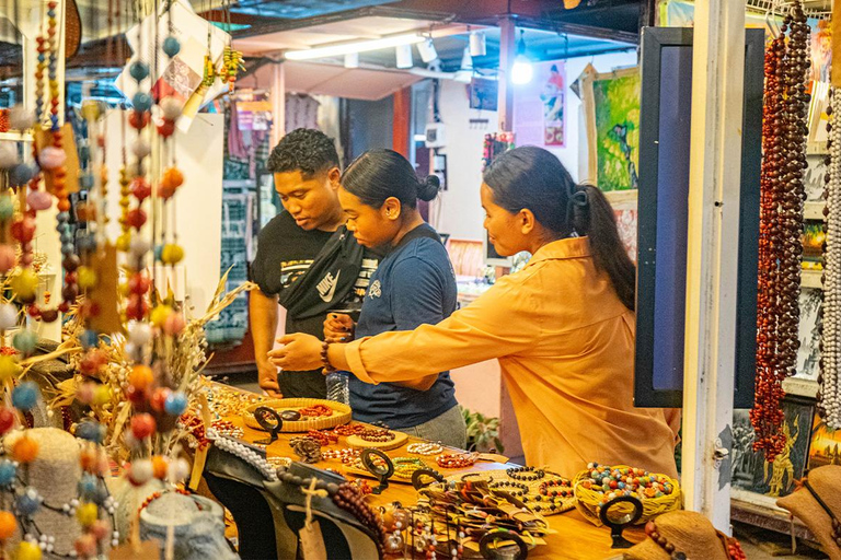 Phnom Penh Night Foodie Tour by Tuk Tuk with Drinks