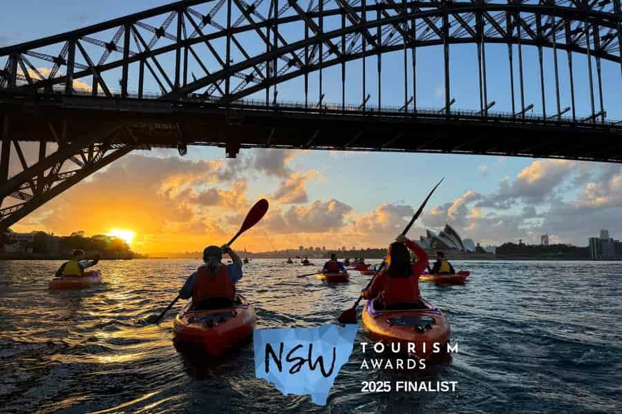 Sydney: Kajak zum Sonnenaufgang, Opernhaus und unter der Harbour Bridge. Foto: GetYourGuide Sydney: Kajak zum Sonnenaufgang, Opernhaus und unter der Harbour Bridge. Foto: GetYourGuide