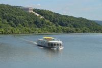 Regensburg, visite en bateau touristique à Walhalla - Housity