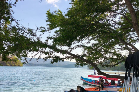 San Salvador: Lake Ilopango Sunrise or Sunset Kayak Tour