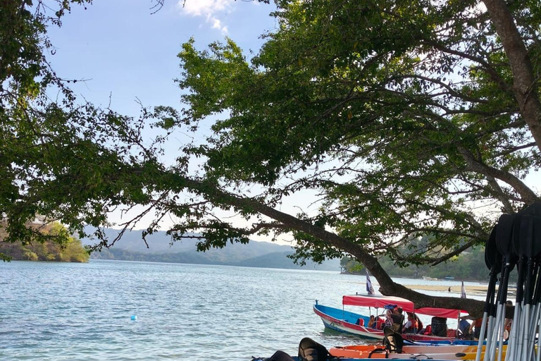 San Salvador: Lake Ilopango Sunrise or Sunset Kayak Tour
