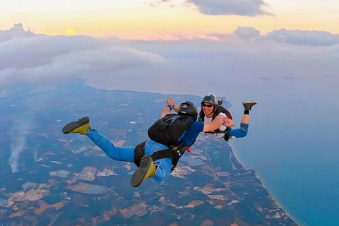 Pattaya: Dropzone Tandem Skydive with Return TransferEconomy package//Skydiving