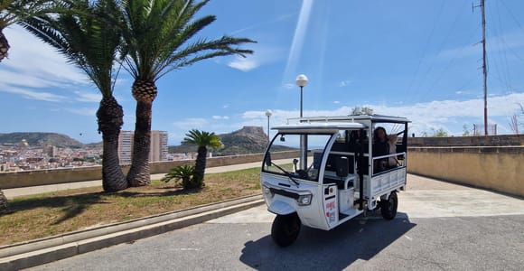Alicante: Guided Tuk-Tuk Tour with Audio Guide