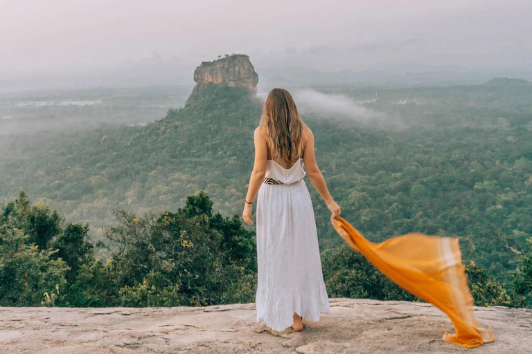 Sigiriya: Pidurangala Rock Sunrise or Sunset Photo Tour