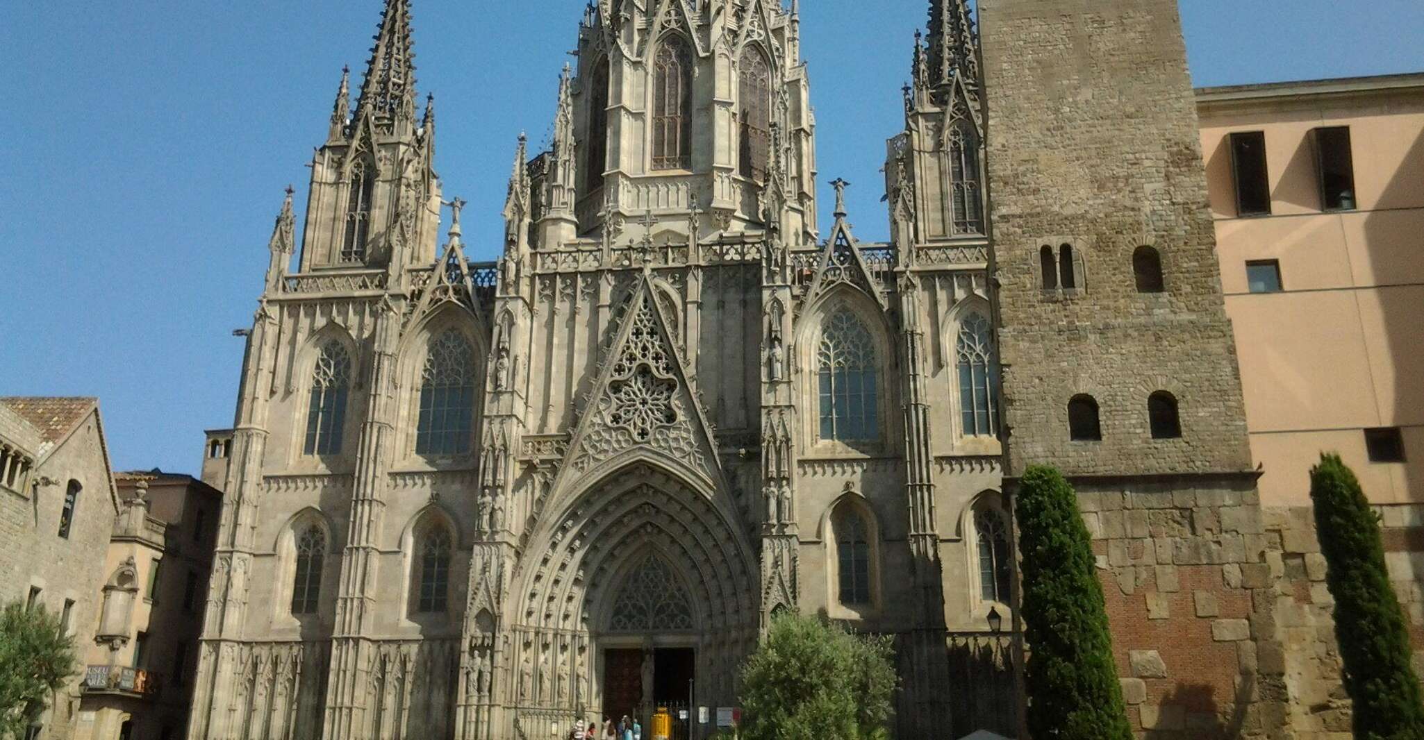 Barcelona: Gothic Quarter Legends Walking Tour with Tapas photo 1