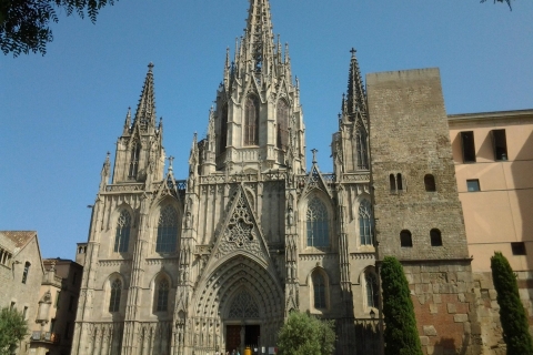 Barcelona: tour a pie de las leyendas del Barrio Gótico con tapasTour de Barcelona: tour privado de mitos y leyendas del gótico