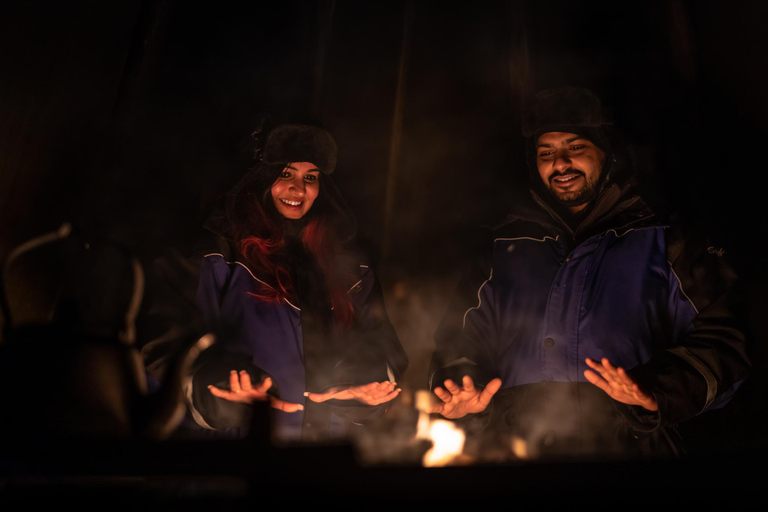 Saariselkä: excursión para ver la aurora boreal al lago Inari y cenaSaariselkä: Excursión a la Aurora Boreal en el Lago Inari y Cena