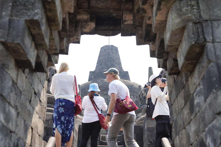 Yogyakarta: Borobudur sunrise,guarantee climb-up& Prambanan Borobudur Sunrise sharing Tour Without Ticket