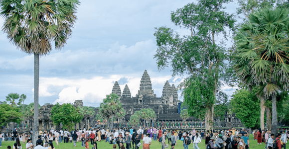 Siem Reap: Angkor Wat, Floating Village, Apsara Dance Show