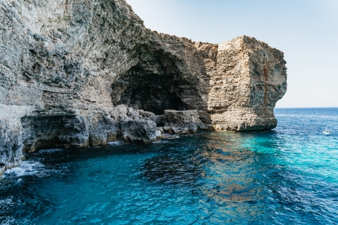 Comino : lagon bleu, lagon de cristal et grottes marinesVisite de 4 h 30 au crépuscule aux lagons de cristal et bleu