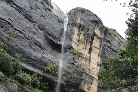 Johannesburg: Drakensberg Sentinel Peak Hike & Hotel Stay