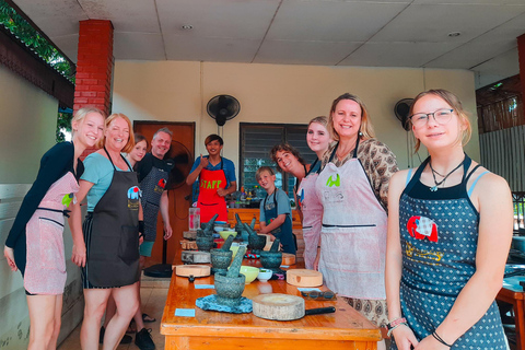 Chiang Mai: Traditionele Thaise kookles met rondleiding over de markt