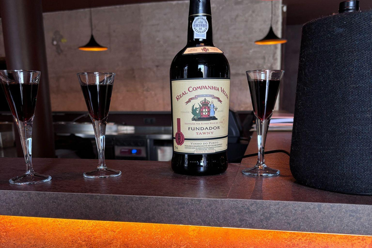 Lisbon: Live Fado Show in Historic Alfama with Port Wine