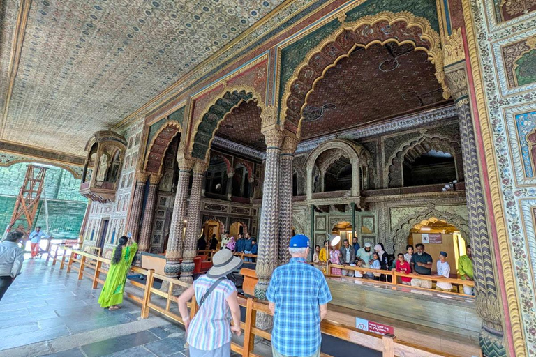 Saree Weaving & Srirangapatna Palace Day Tour from Bangalore