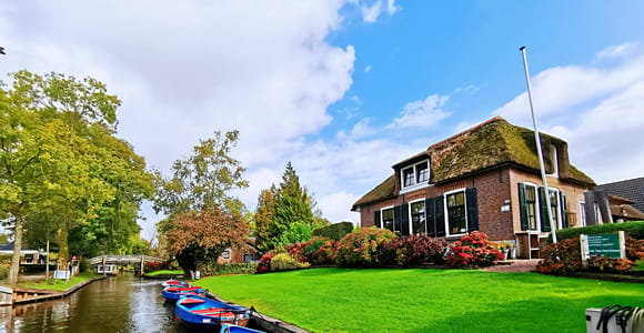 Amsterdam: Tagestour Giethoorn, Afsluitdijk und Zaanse Schans