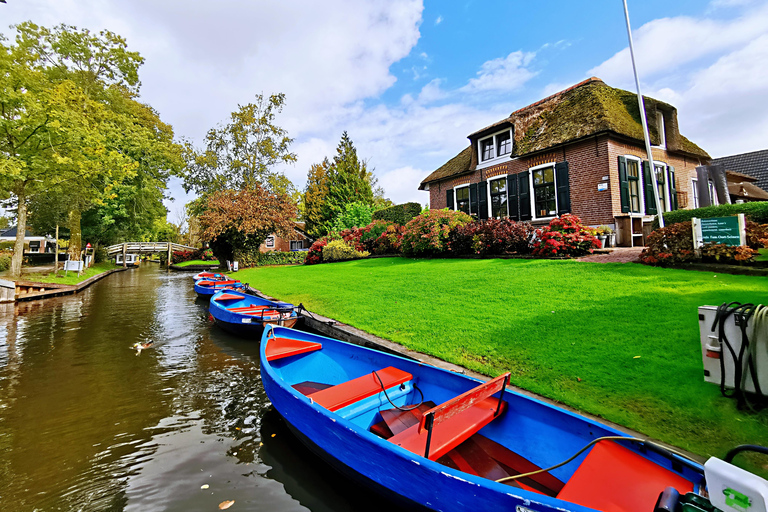 Amsterdam: Giethoorn, Afsluitdijk and Zaanse Schans Day Trip Shared Tour