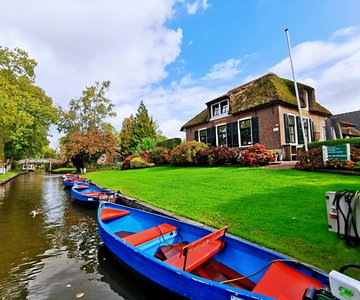 Amsterdam: Dagtrip Giethoorn, Afsluitdijk en Zaanse Schans