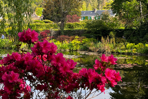 Desde París: Día completo en Giverny y Versalles - Tour privado