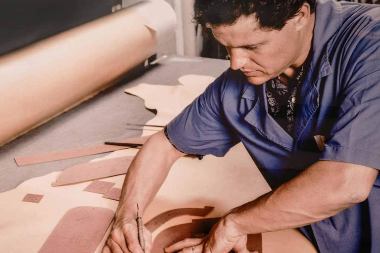 Discover an authentic Italian leather goods factory in Florence