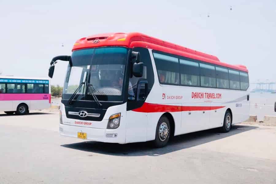 Hanoi: Transfer zur/von der Insel Cat Ba mit einem Bus mit mehreren Fahrzeiten. Foto: GetYourGuide