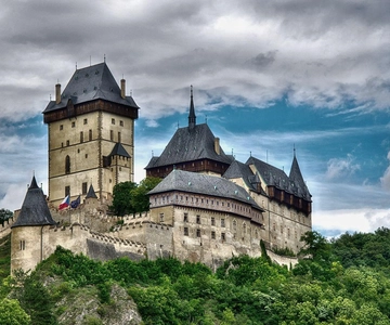 Praag: All-Inclusive Karlstejn Kasteel en Grotten Tour