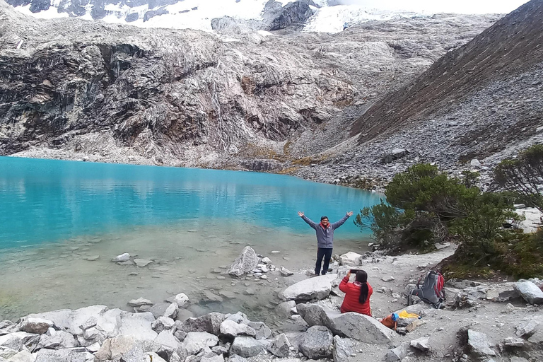 Huaraz: Laguna 69 Guided Hike in Huascarán National Park
