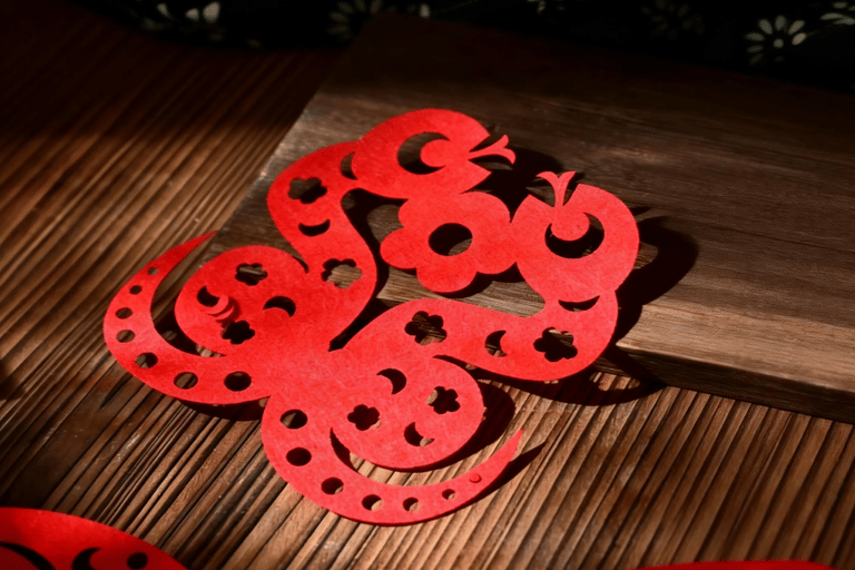 Guangzhou: Create Your Own Chinese Paper Cutting