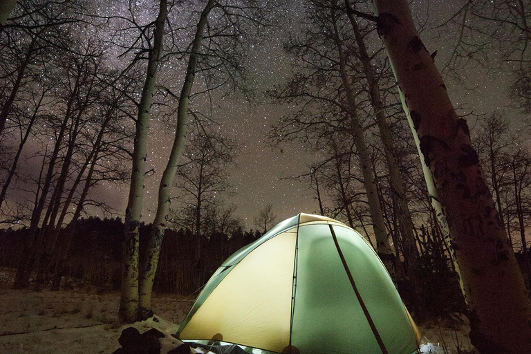 Camping d&#039;hiver de 2 jours avec aurores boréales en camping-car