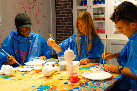 Color Room Lyon: Fun Pouring Painting Experience Classic Pouring Painting