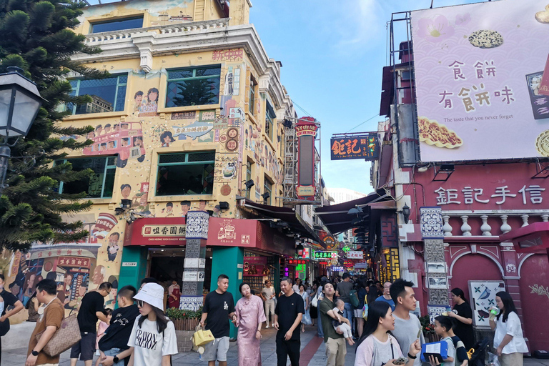 Guangzhou: Little Africa town and Yuexiu Park Walking Tour