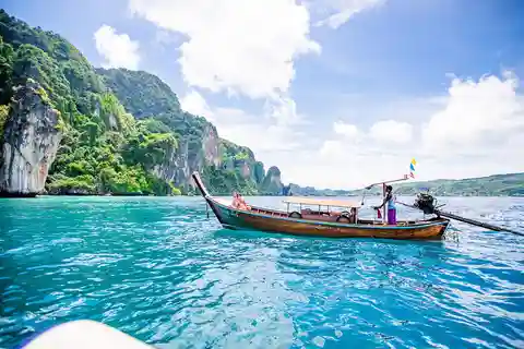 Phi Phi : Excursion d'une demi-journée à Phi Phi pour faire de la plongée en apnée en bateau à longue queue