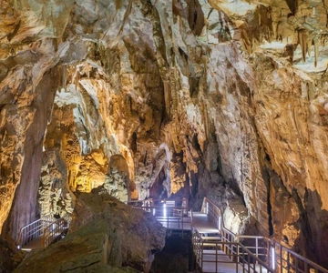 From Dong Hoi: Day Tour Exploring Paradise and Dark Caves