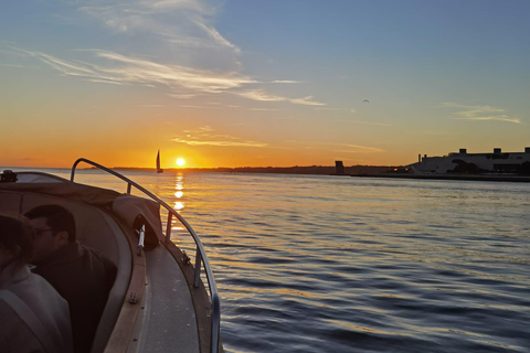 Lisbon: Tagus Motorboat Cruise Open Bar & Pro Guide Morning: Breakfast Motorboat Cruise with Open Bar