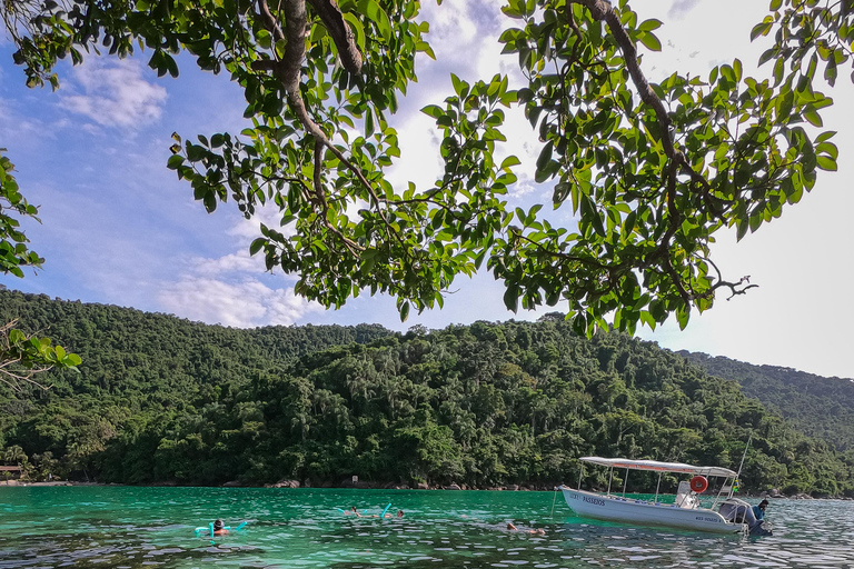 Shared speedboat tour of 6 islands and paradise beaches in Paraty Shared speedboat ride to 6 islands and paradise beaches in Paraty