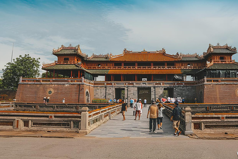 Tour de día completo: Explora el Paso de Hai Van y la ciudad de Hue.