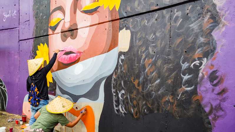 Медельин: экскурсия по истории Комуны 13 и граффити с канатной дорогой
