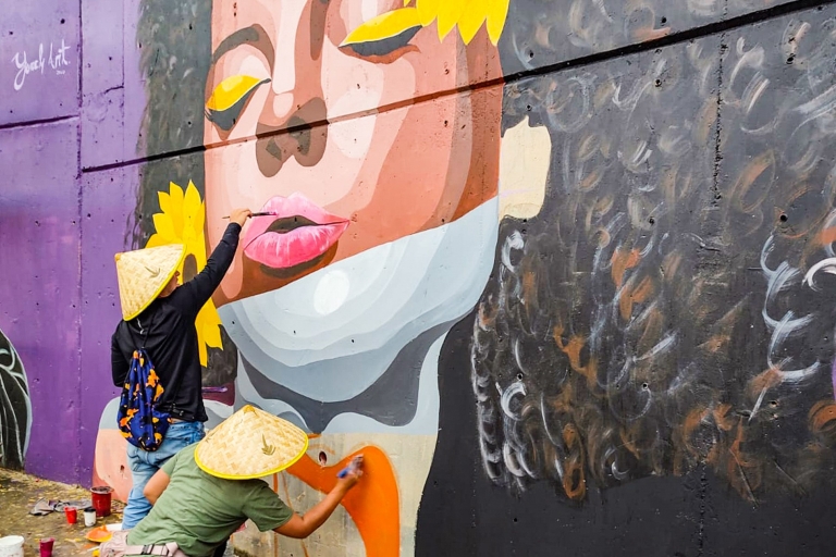 Medellin: Comuna 13 Geschiedenis & Graffiti Tour & KabelbaanMedellin: Comuna 13 Tour en kabelbaanrit in het Spaans