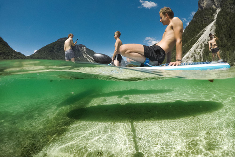 Excursion d'une demi-journée en Stand-up Paddle Boarding (SUP) sur le lac Predil