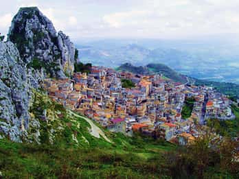 Horseback ride to Caltabellotta and brunch with a shepherd