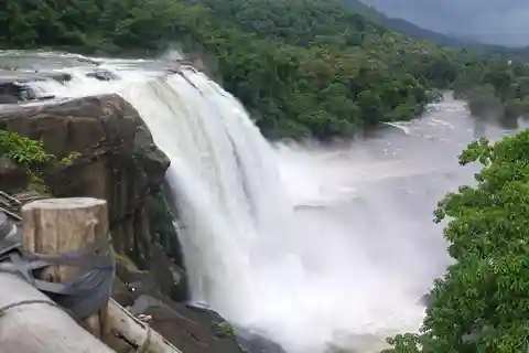 Waterfalls of Athirapply or Areekal Tour: Niagra of S. India