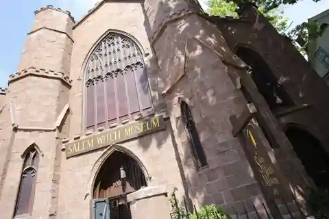 North Chelmsford: Salem Witch Museum & Memorial Tour