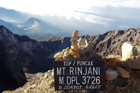 Senaru/Sembalun 3D/2N summit,lake.hot spring and crater rim