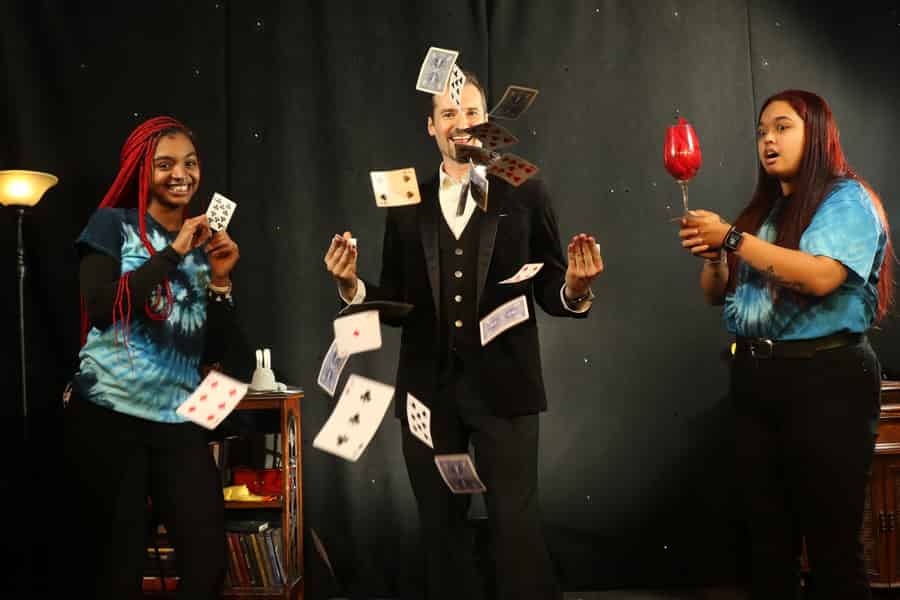 Orlando: Die Outta Control Magic Dinner Show. Foto: GetYourGuide Orlando: Die Outta Control Magic Dinner Show. Foto: GetYourGuide