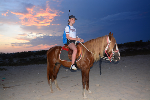 Aproveite a aventura de 2,5 horas com cavalos e camelos