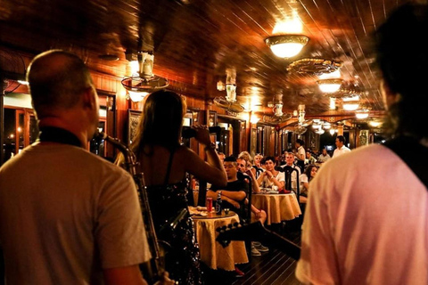 Ho Chi Minh: Enjoyable Dinner on Cruise with Live Music Group Tour Without Pick-Up/ Drop off